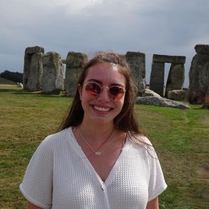 Meet your Posher, Olivia